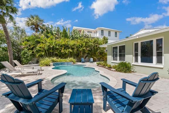 Dockside Paradise - Image 1