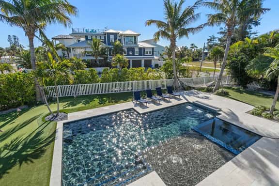Coconut Cove - Image 1