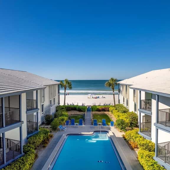 Sea View Play - Image 1