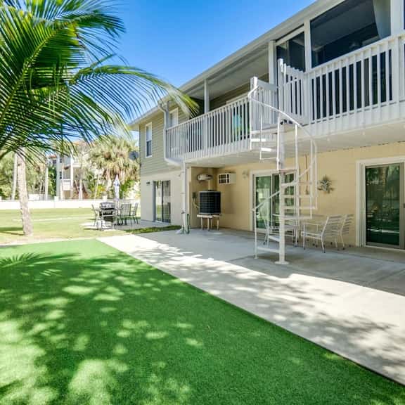 Island Retreat - Image 1