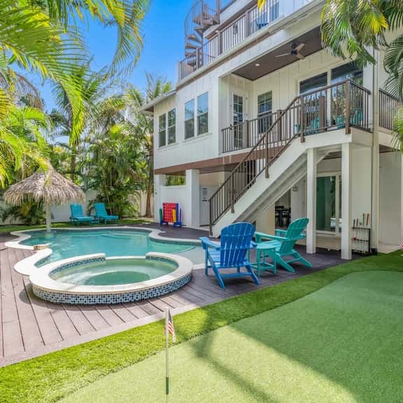 Portside Paradise - Image 1